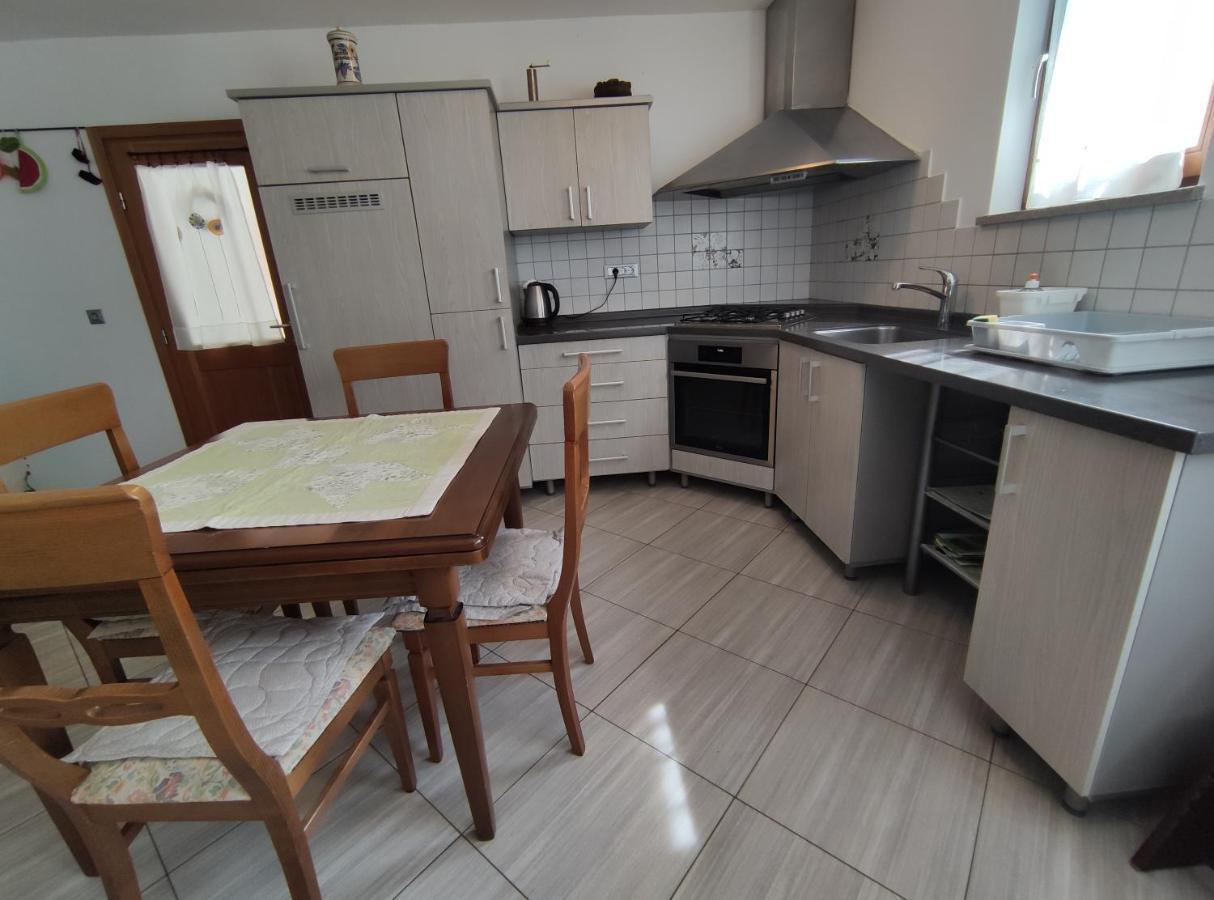 Leni Apartment *